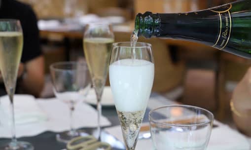 What to Eat in a Champagne Brunch?